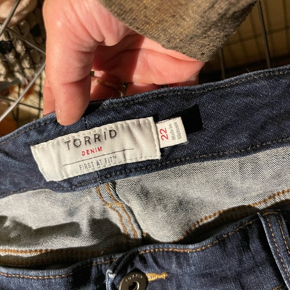 Torrid denim shorts - Picture 2 of 2